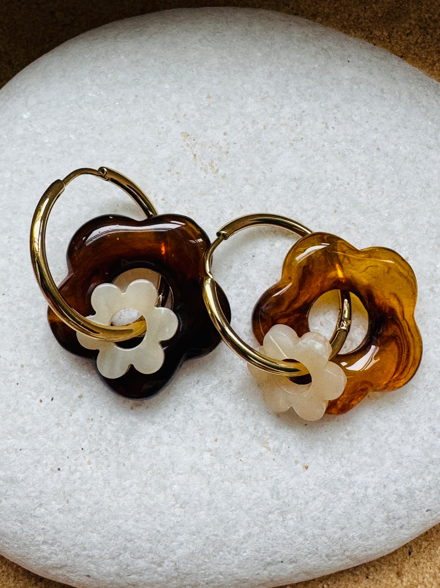 Boucles double fleur marron / blanc