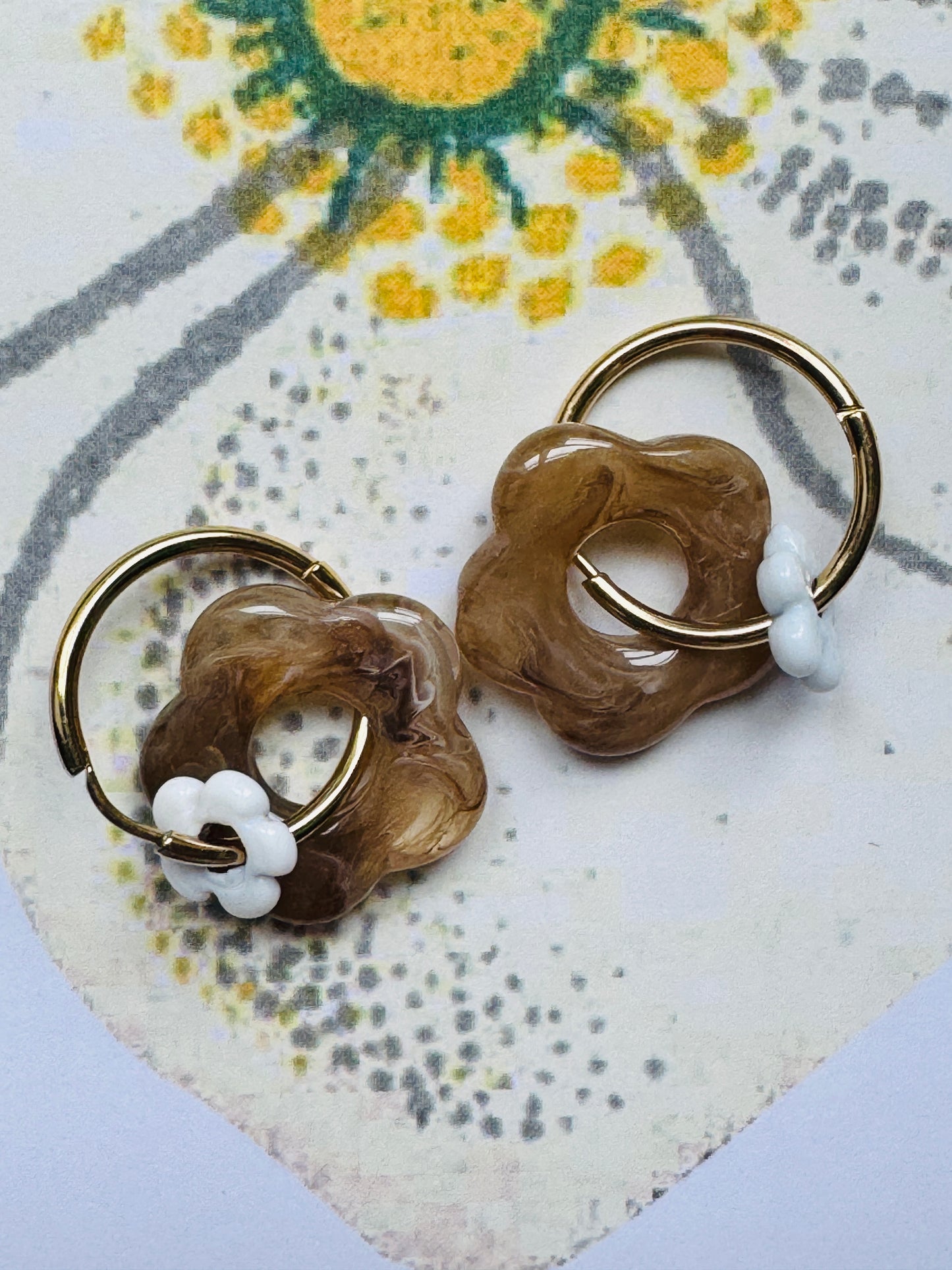 Boucles double fleur marron / blanc