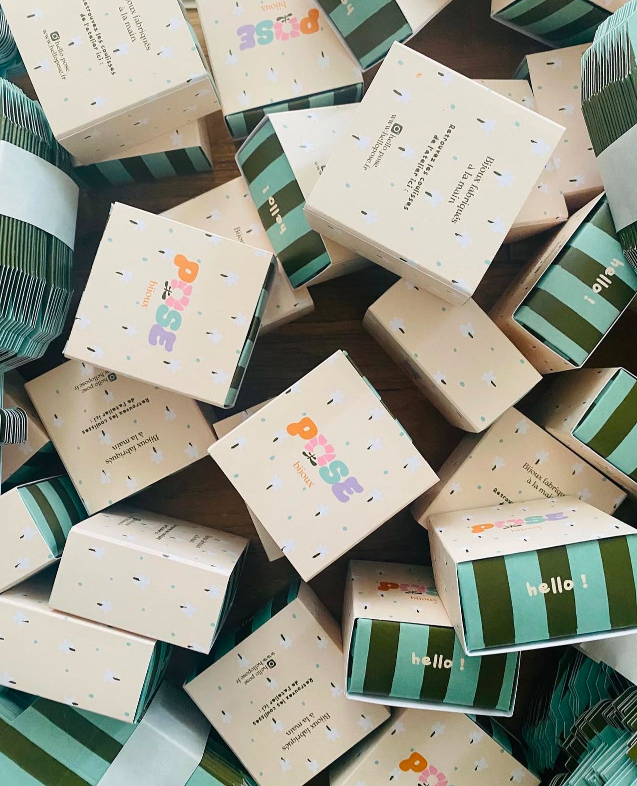 Boucles fleurs violettes