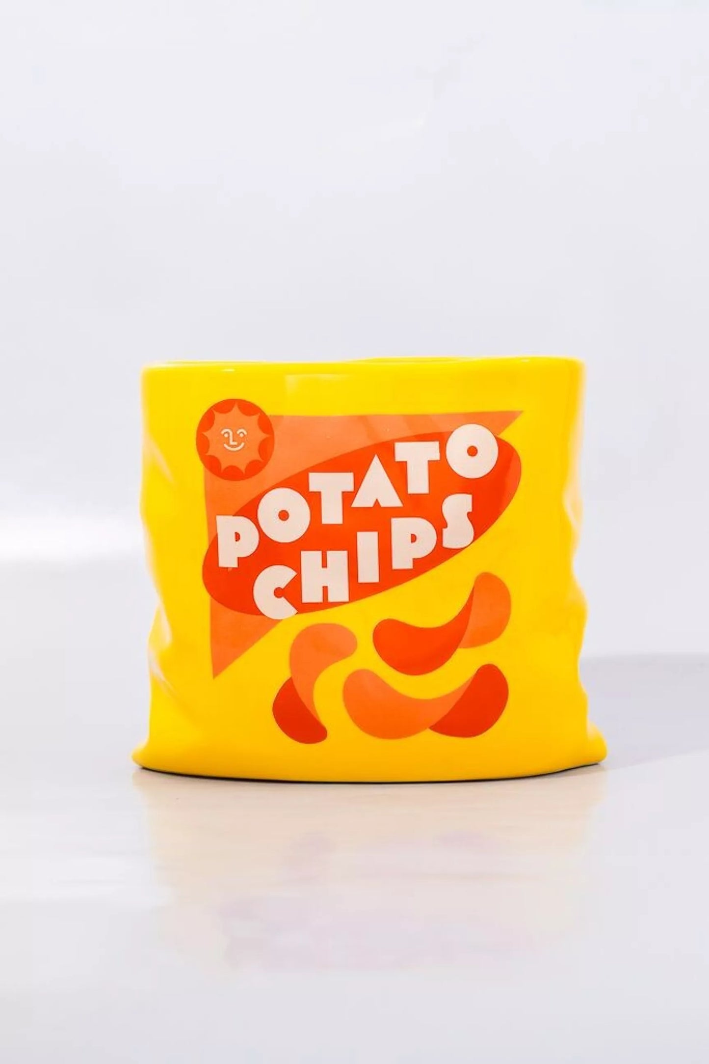 Vase en céramique, chips de pommes de terre