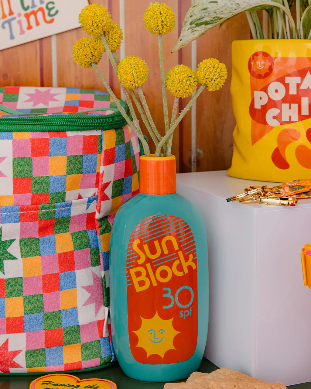 Vase en céramique, crème solaire