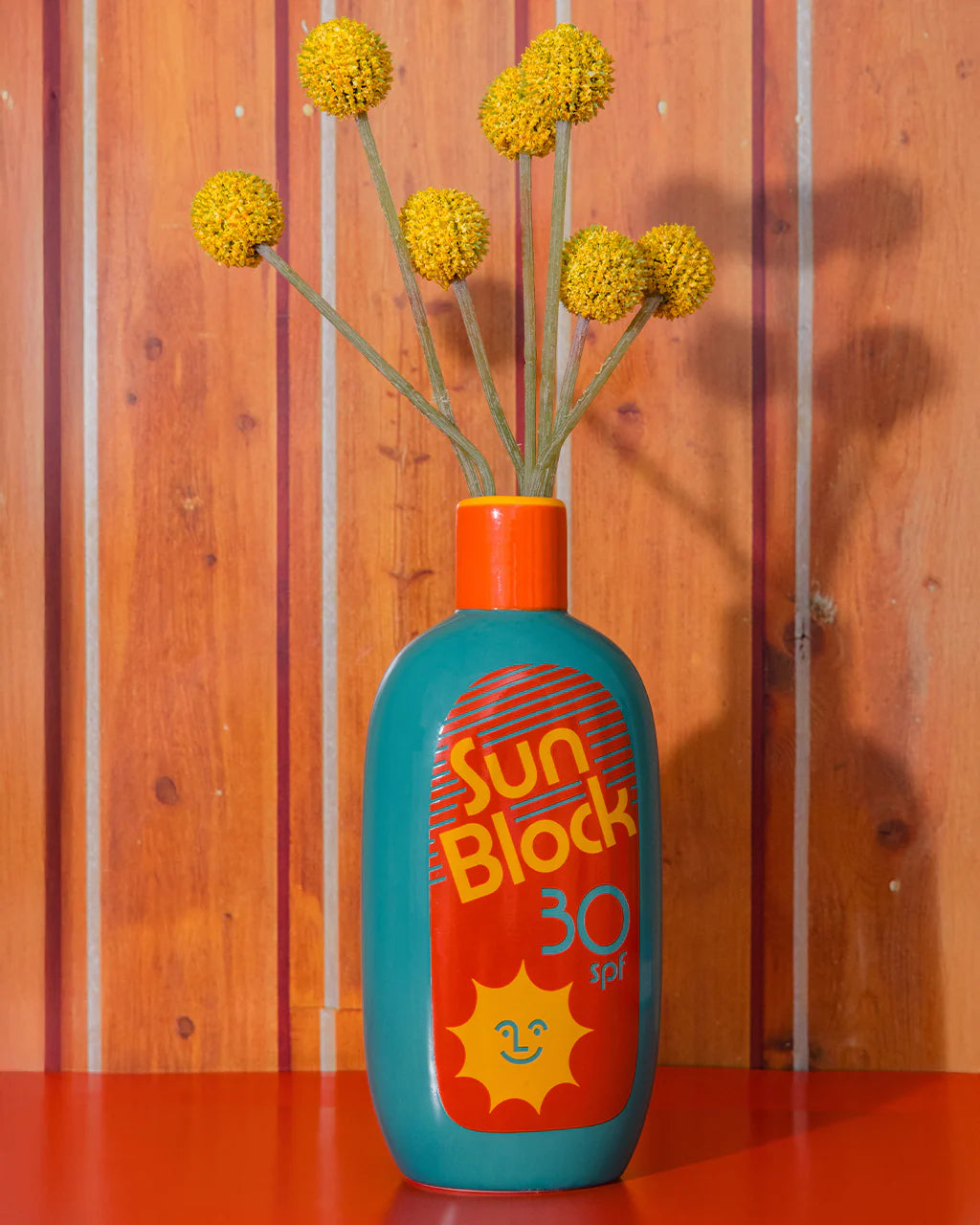 Vase en céramique, crème solaire