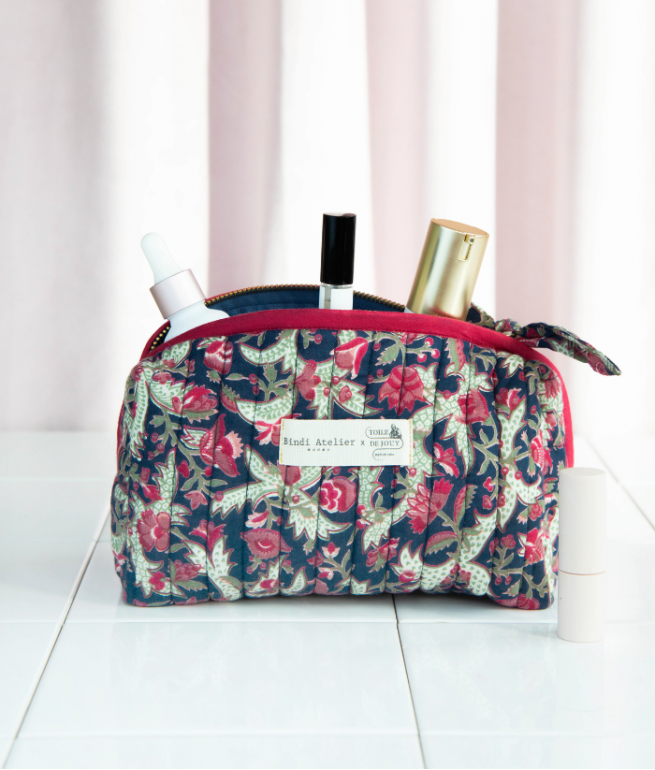 PETITE TROUSSE MAQUILLAGE FOREST MARINE – MUSÉE DE LA TOILE DE JOUY X BINDI ATELIER