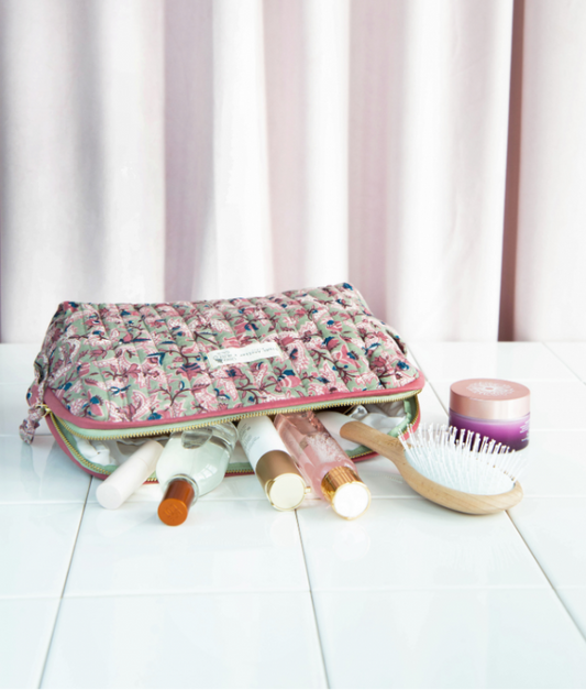 PETITE TROUSSE MAQUILLAGE FOREST VERDE – MUSÉE DE LA TOILE DE JOUY X BINDI ATELIER
